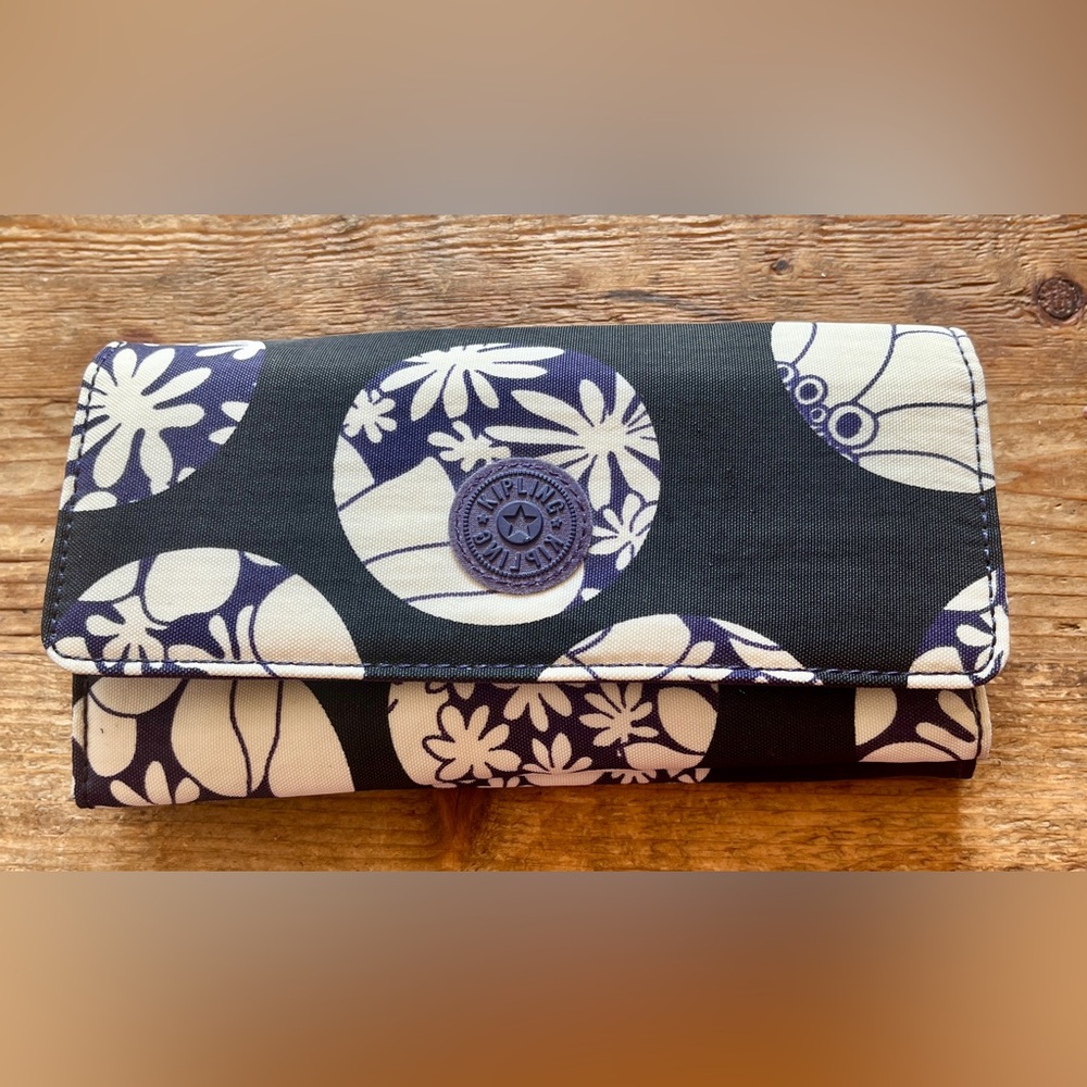 NEW Rare Kipling “Brownie” Floral Wallet